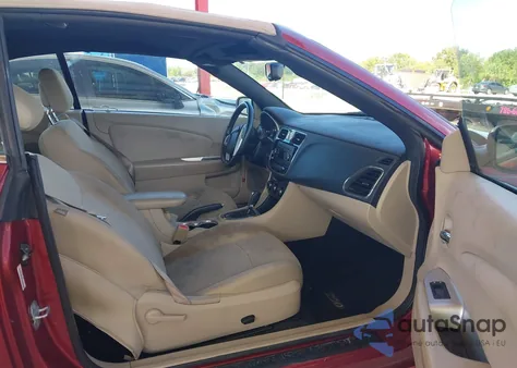 2013 Chrysler 200 Touring z USA, uszkodzony, nr VIN 1C3BCBEB6DN585640